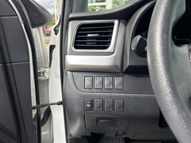Used 2019 Toyota Highlander LE image 28