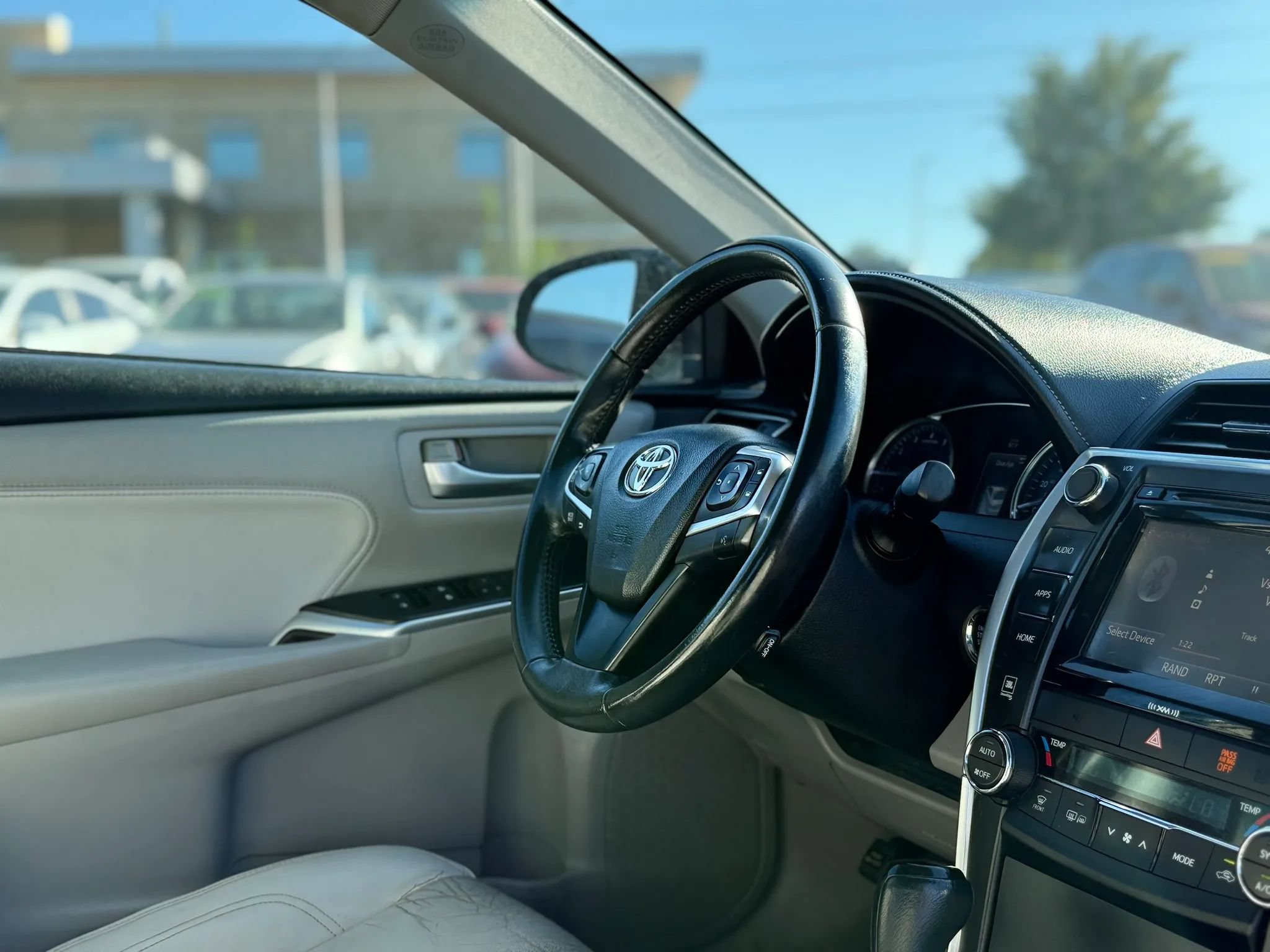 Used 2017 Toyota Camry XLE w/ Moonroof Package FWD image 23