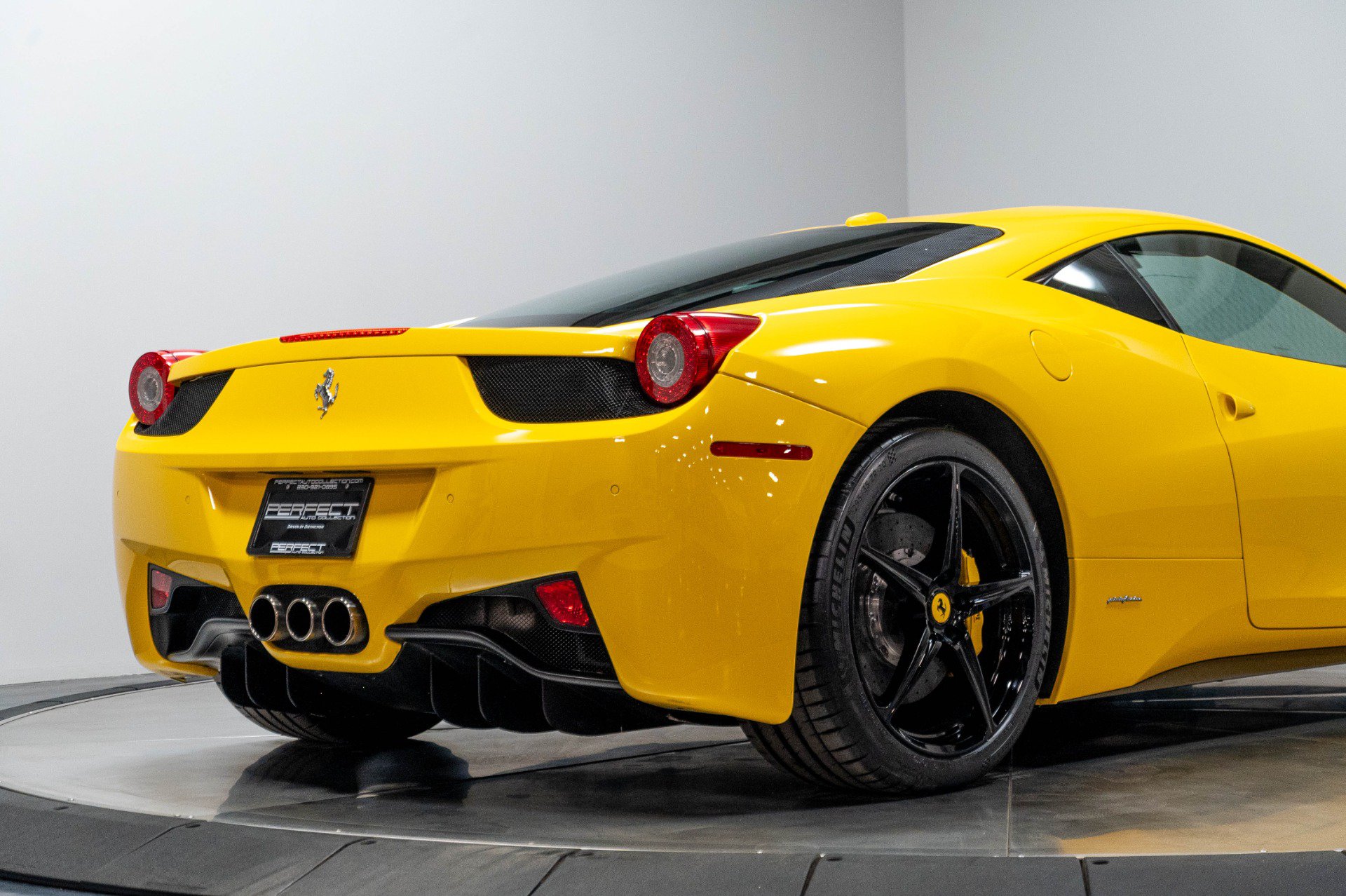Used 2010 Ferrari 458 Italia Coupe RWD image 19