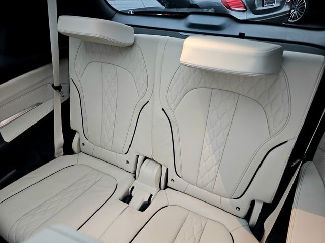Used 2025 BMW X7 M60i image 26