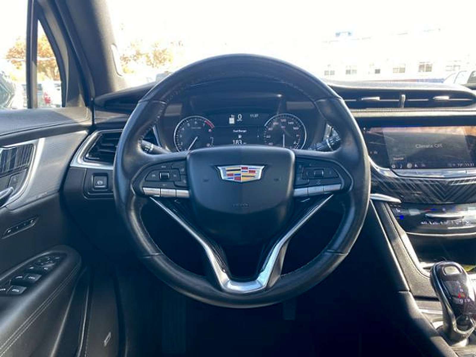 Used 2025 Cadillac XT6 Premium Luxury FWD image 4
