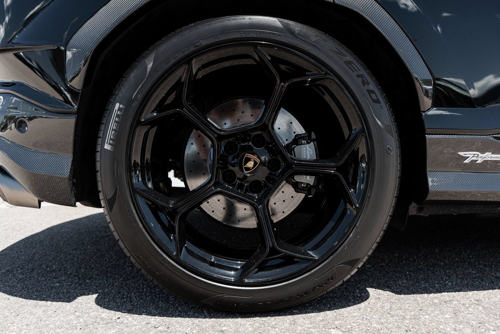 Used 2023 Lamborghini Urus Performante AWD/4WD image 15