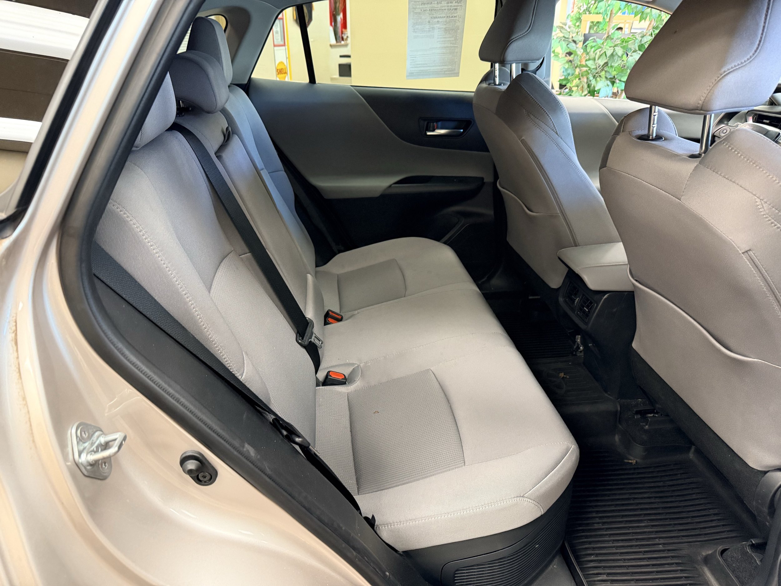 Used 2023 Toyota Venza LE AWD/4WD image 13
