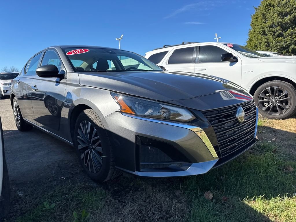 Used 2024 Nissan Altima 2.5 SV image 3