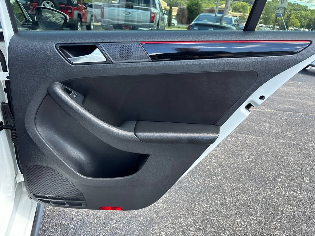 Used 2017 Volkswagen Jetta GLI FWD image 33