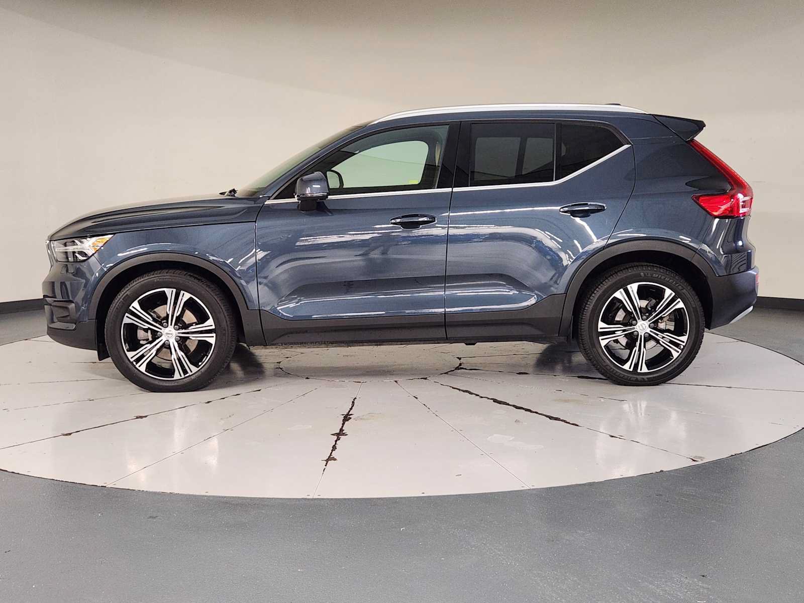 Used 2021 Volvo XC40 T5 Inscription w/ Protection Package Premier AWD/4WD image 5
