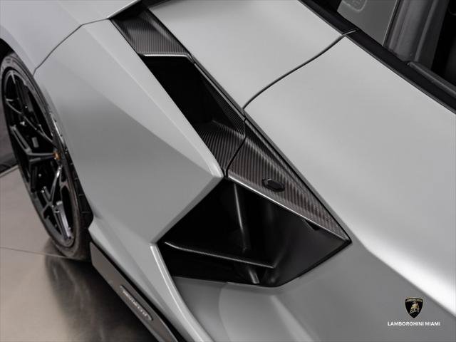 Used 2024 Lamborghini Revuelto AWD/4WD image 32