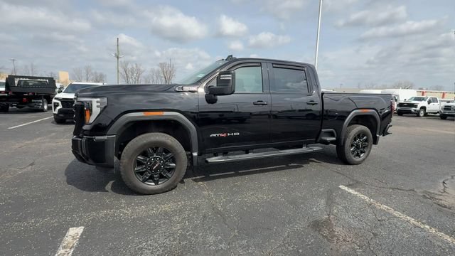 Used 2024 GMC Sierra 2500 AT4 w/ Technology Package AWD/4WD image 4