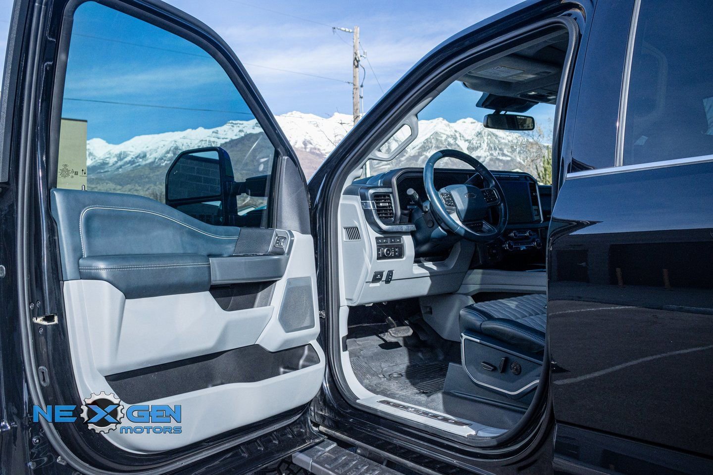 Used 2023 Ford F350 Limited w/ FX4 Off-Road Package image 9