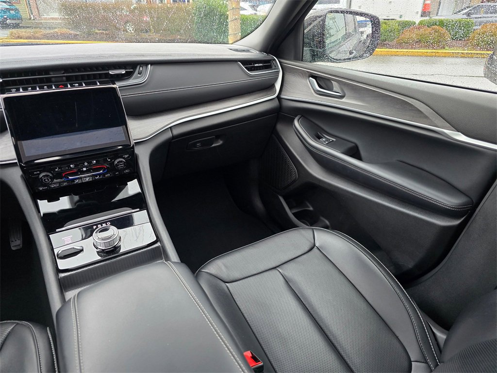 Used 2024 Jeep Grand Cherokee L Limited w/ Luxury Tech Group II image 21