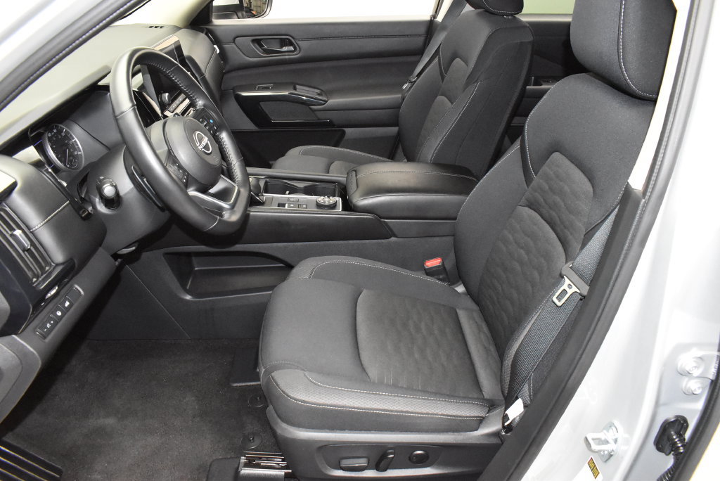 Used 2025 Nissan Pathfinder SV AWD/4WD image 11