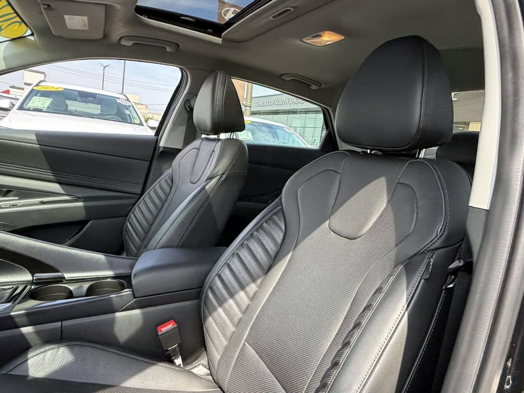 Used 2023 Hyundai Elantra Limited w/ Cargo Package FWD image 9