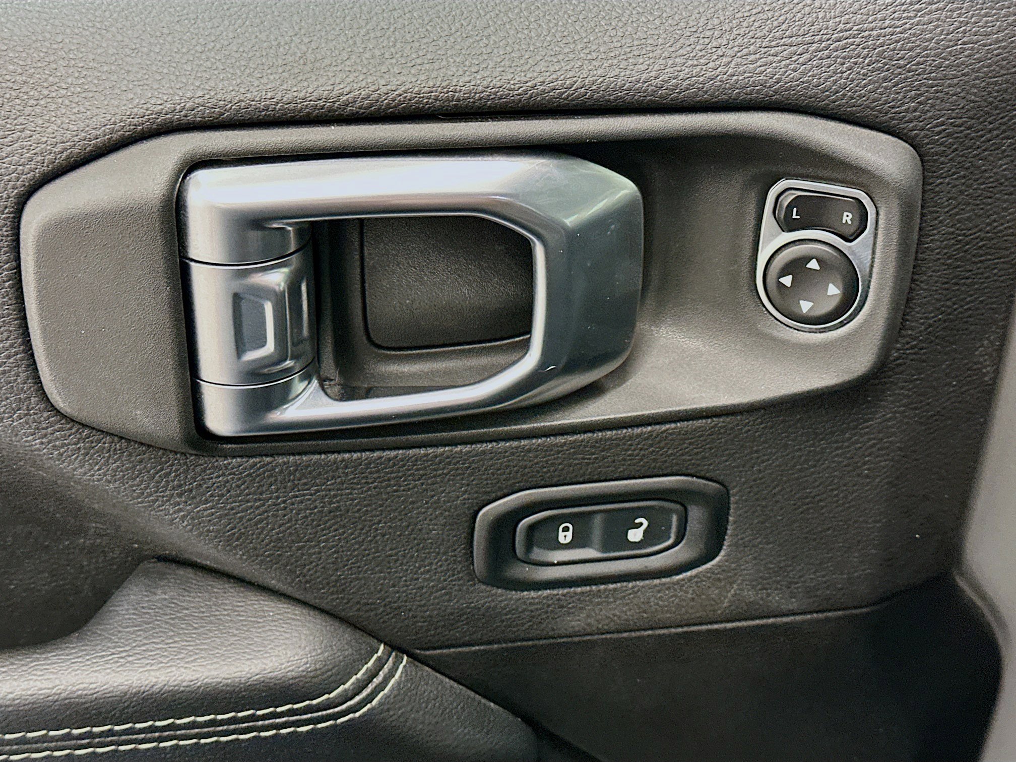 Used 2023 Jeep Wrangler Sahara w/ Cold Weather Group image 15