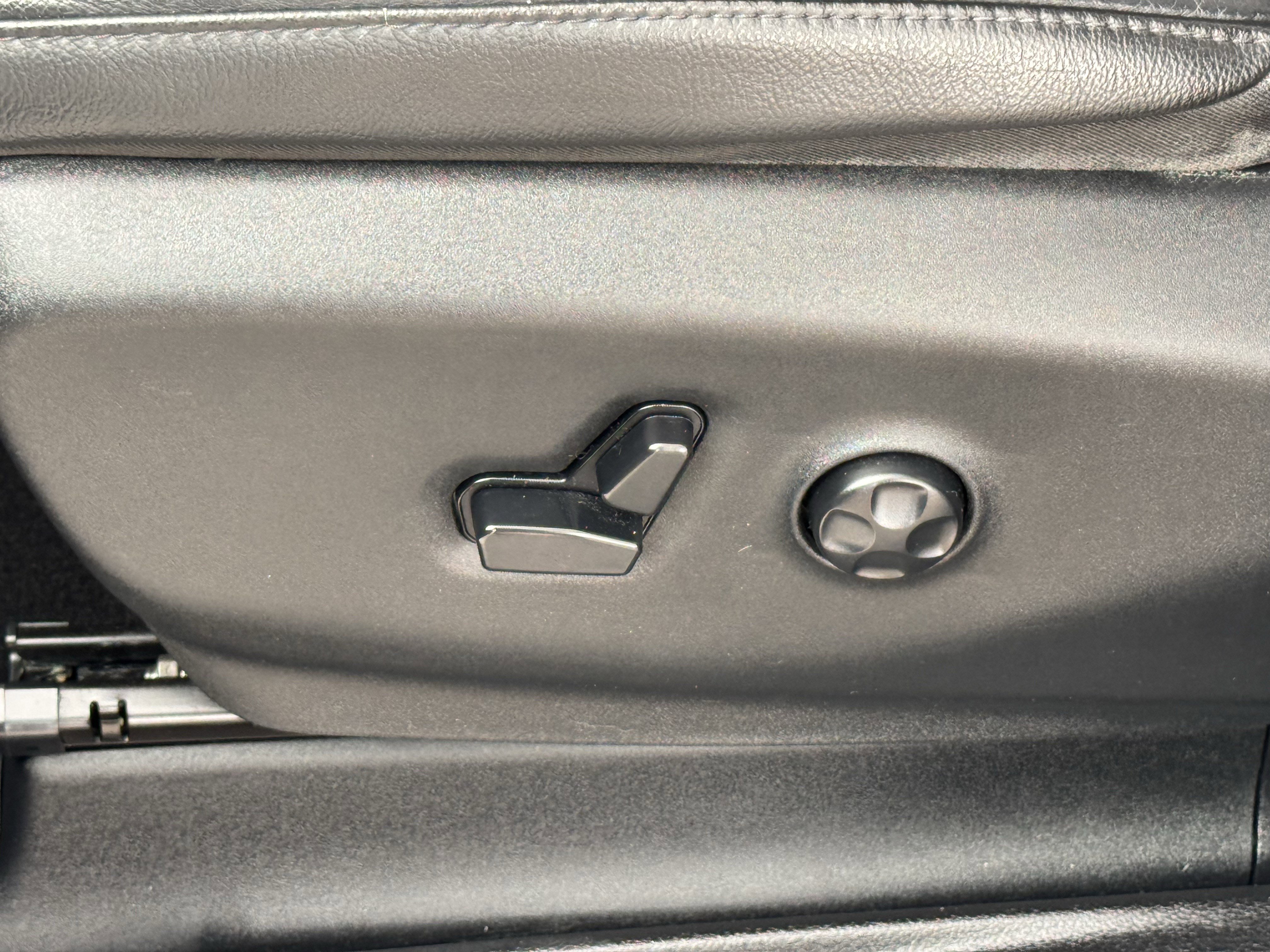 Used 2019 Chrysler Pacifica Touring-L Plus w/ Advanced Safetytec Group FWD image 28