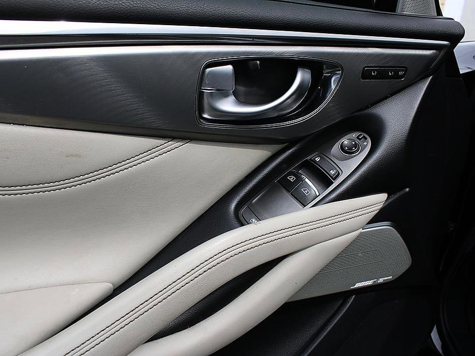 Used 2019 INFINITI Q60 3.0t Luxe w/ Essential Package RWD image 8