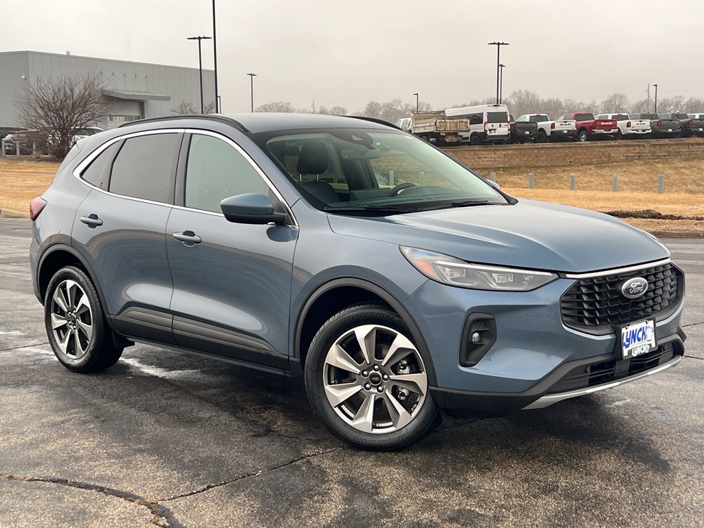 Used 2025 Ford Escape Platinum image 5