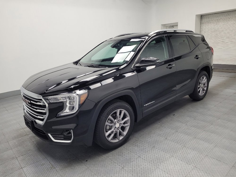 Used 2023 GMC Terrain SLT image 2