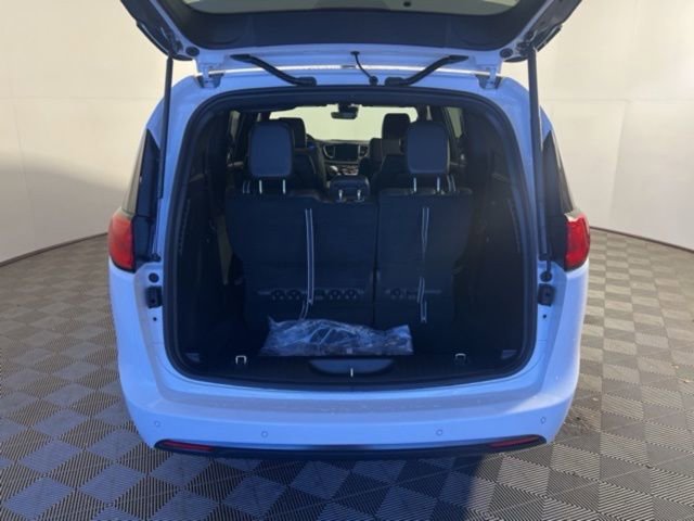 New 2026 Chrysler Voyager LX FWD image 17