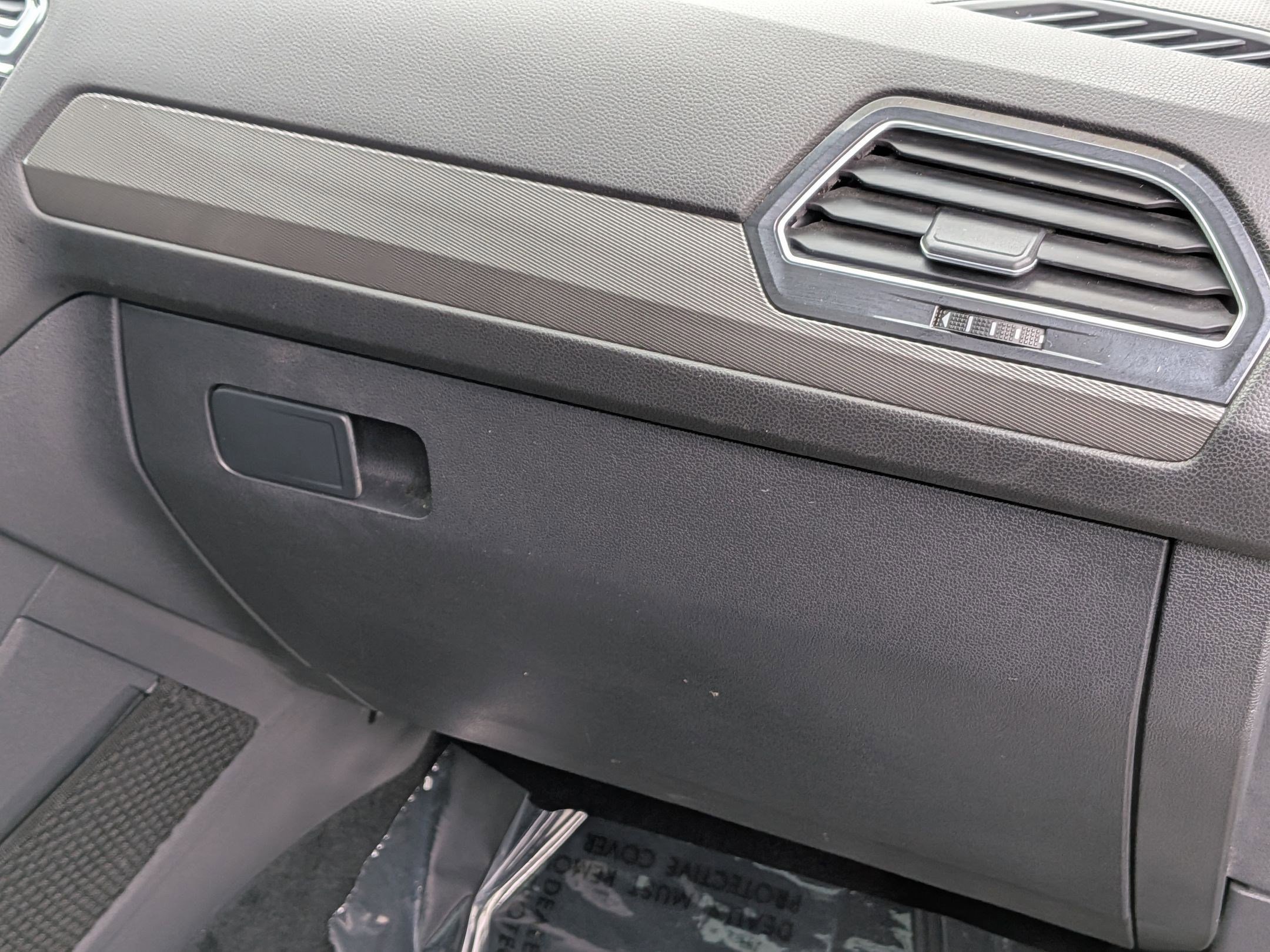 Used 2022 Volkswagen Tiguan SE R-Line image 29