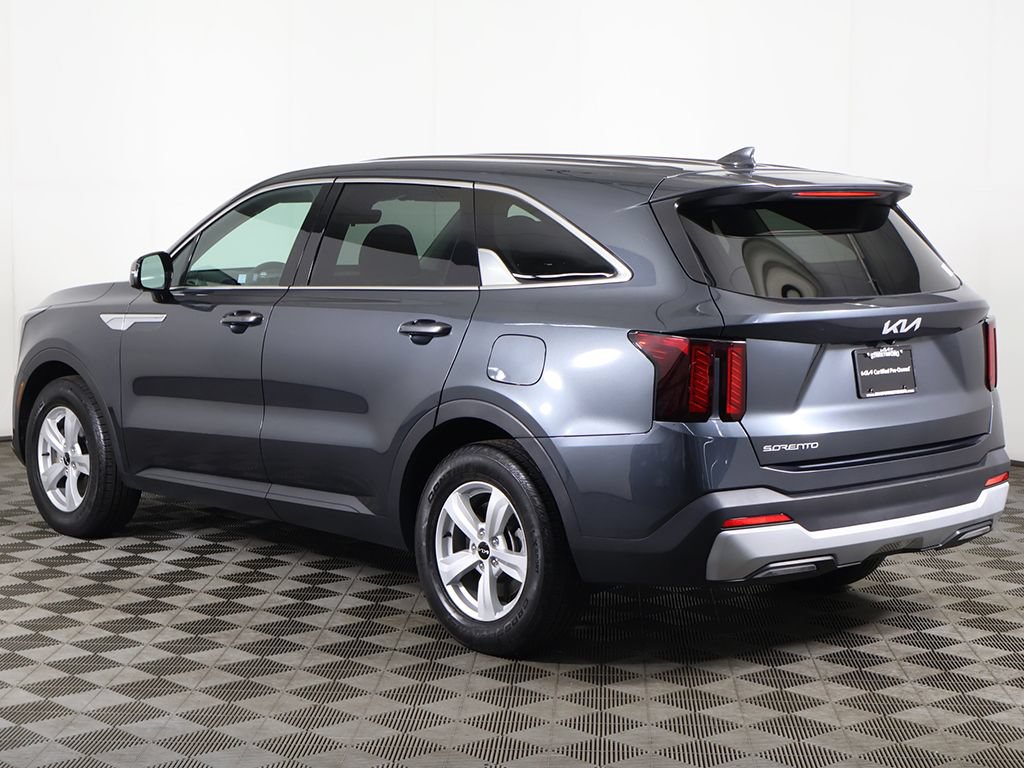 Certified 2024 Kia Sorento LX FWD image 8