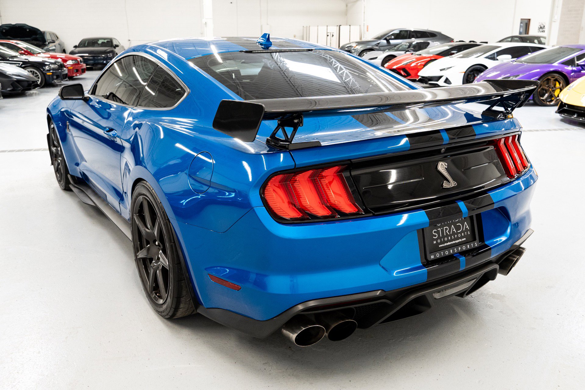 Used 2021 Ford Mustang Shelby GT500 w/ Carbon Fiber Track Pack RWD image 9