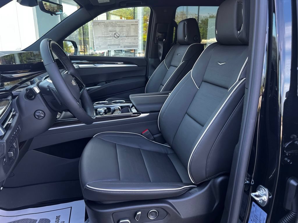New 2026 Cadillac Escalade Luxury w/ Touring Package AWD/4WD image 13