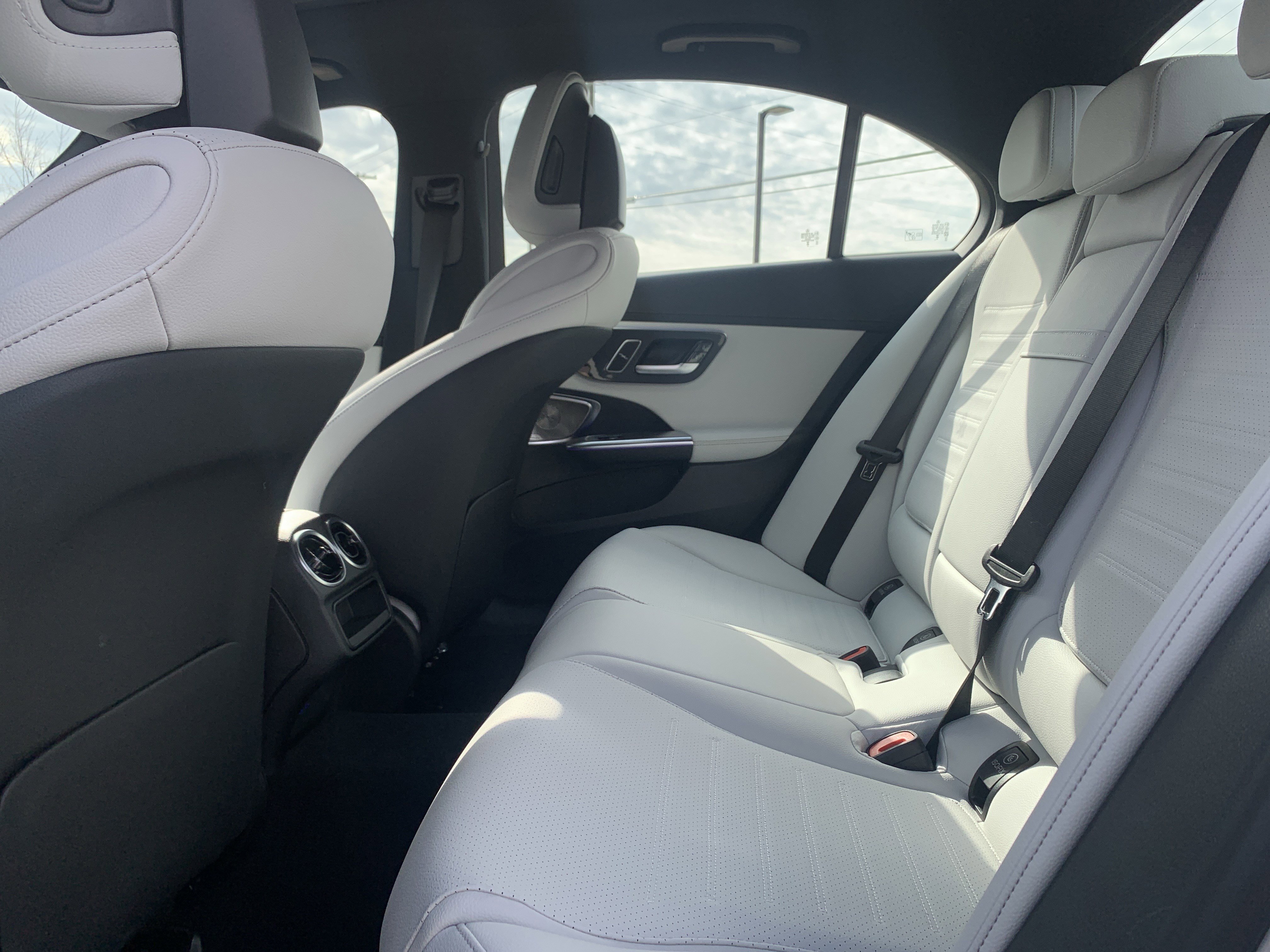 Used 2024 Mercedes-Benz C 300 Sedan image 32