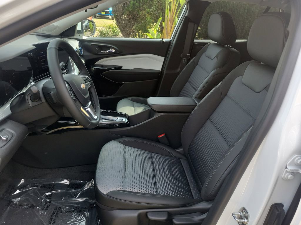 New 2026 Chevrolet Trax LT w/ Driver Confidence Package image 18