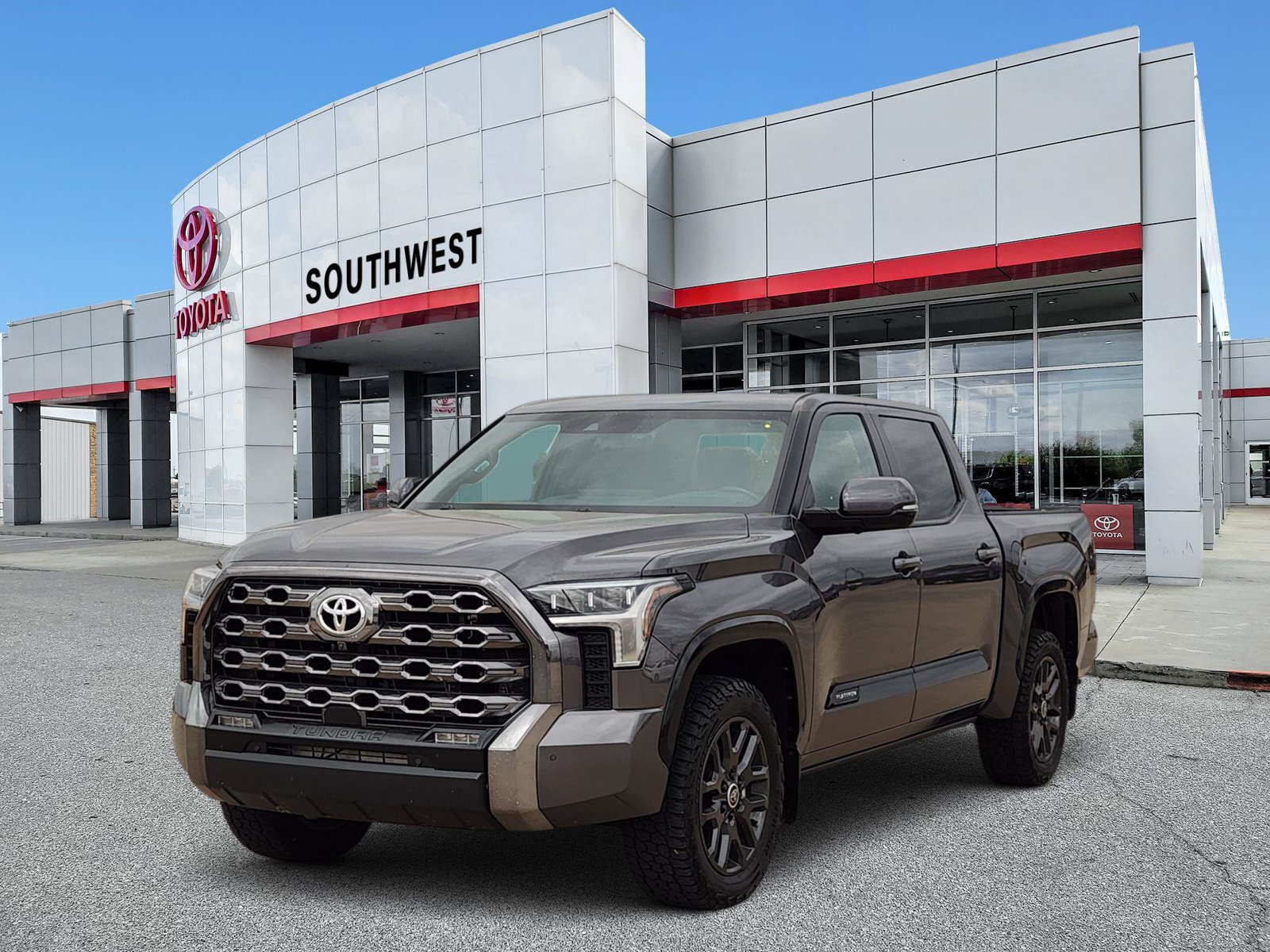 Used 2024 Toyota Tundra Platinum AWD/4WD image 2