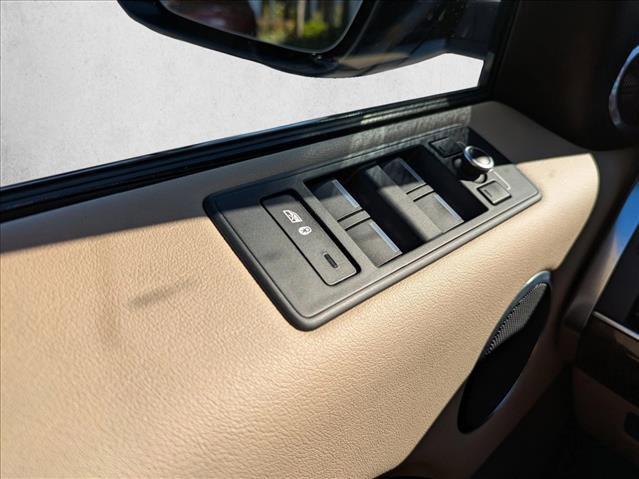 Used 2017 Land Rover Range Rover Sport SE image 17