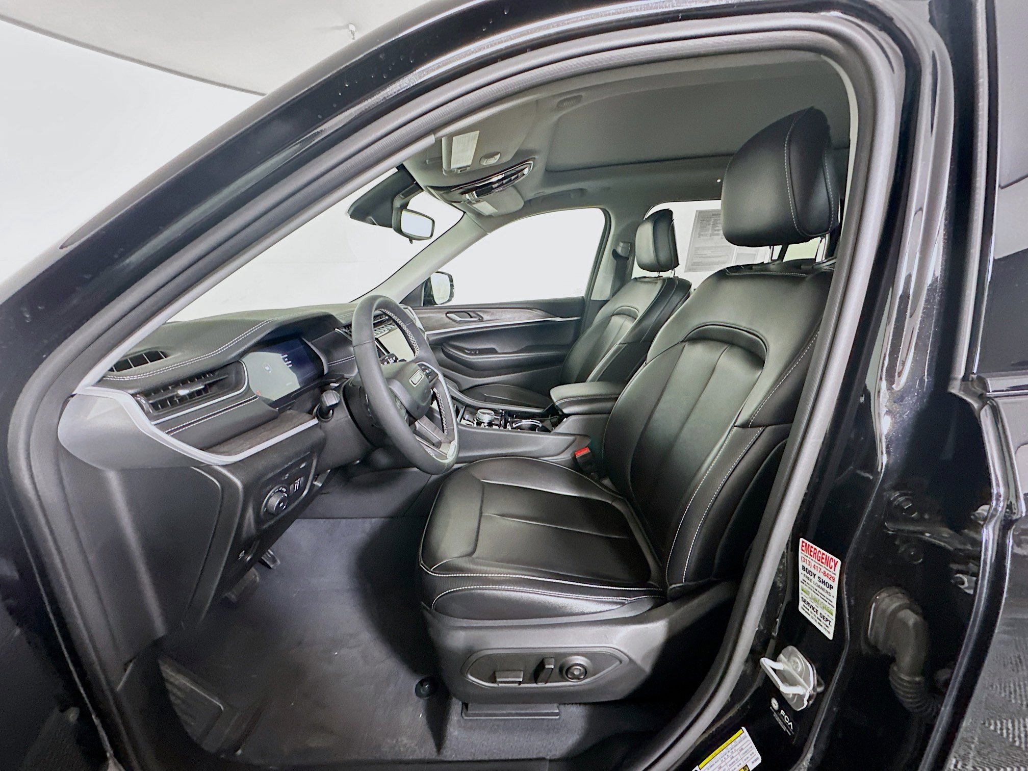 Used 2023 Jeep Grand Cherokee L Limited image 13