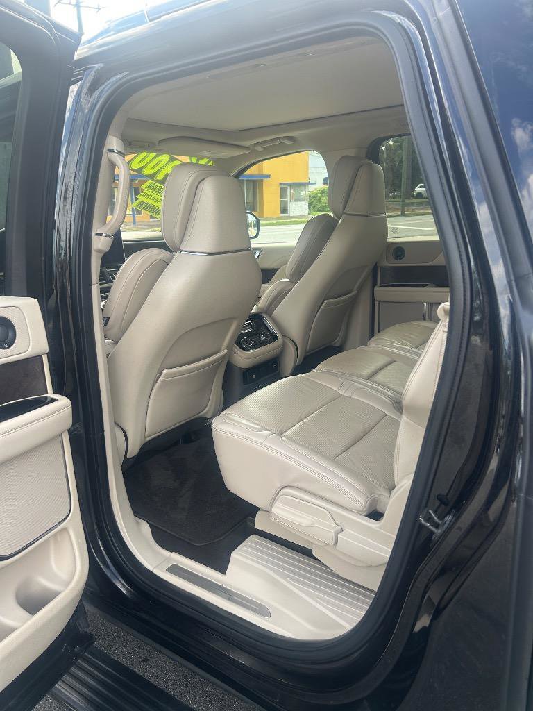 Used 2019 Lincoln Navigator L Reserve image 5