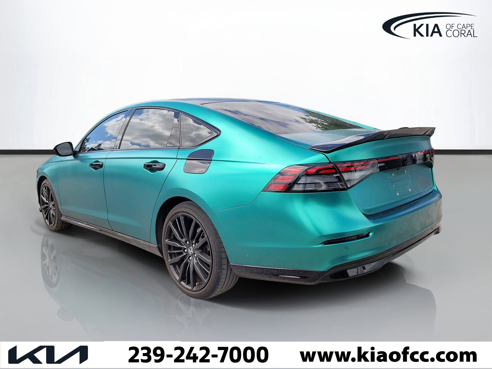 Used 2024 Honda Accord Touring image 2