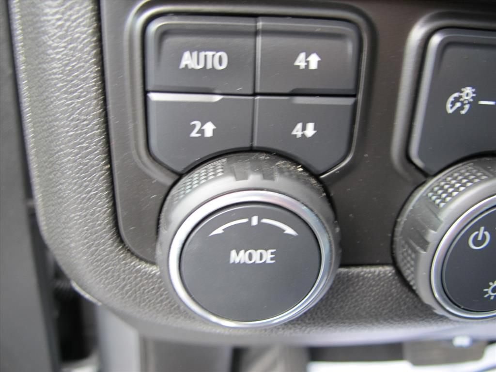 Used 2024 Chevrolet Tahoe Z71 w/ Luxury Package AWD/4WD image 15