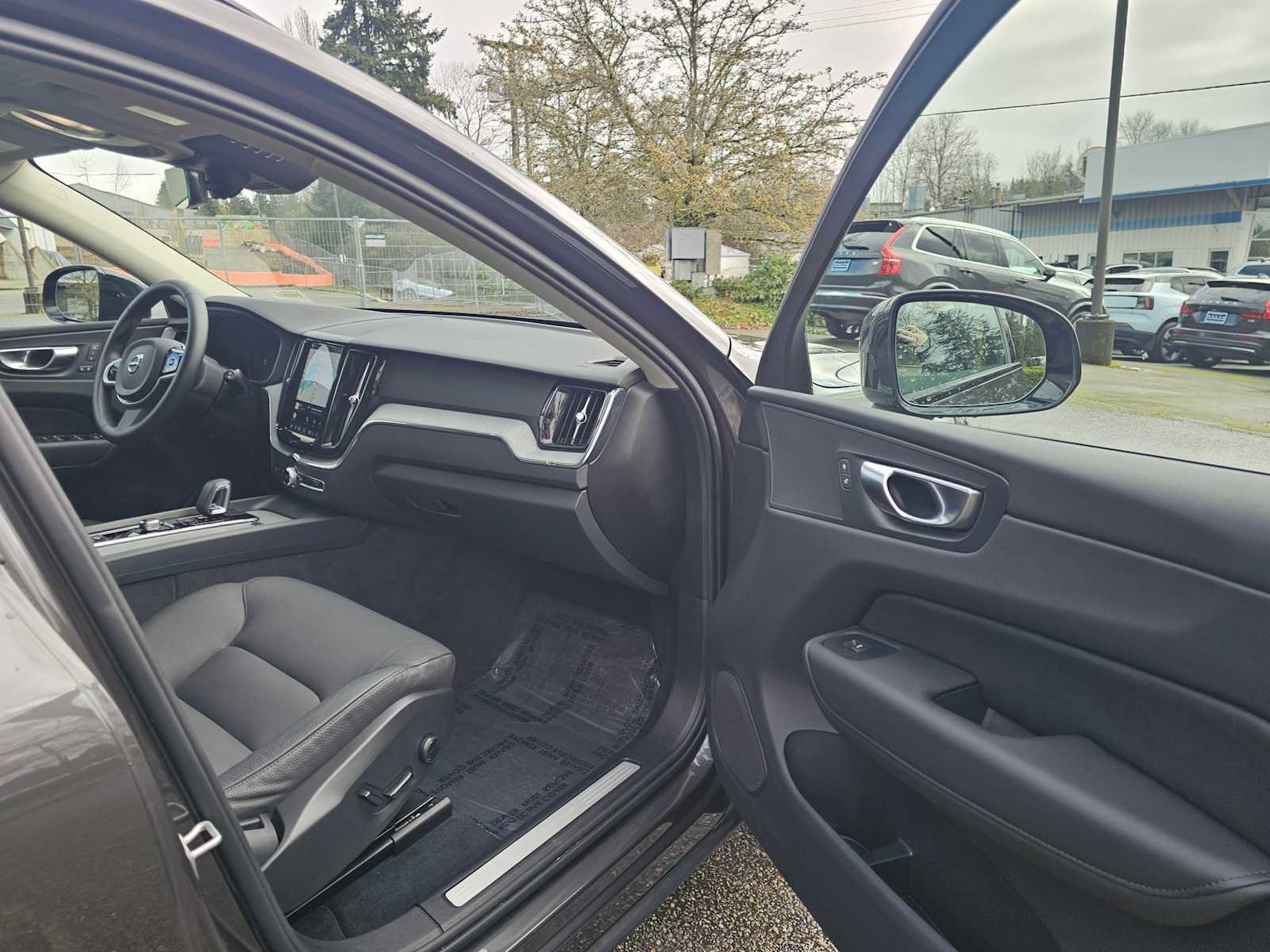 Certified 2025 Volvo XC60 B5 Plus image 12