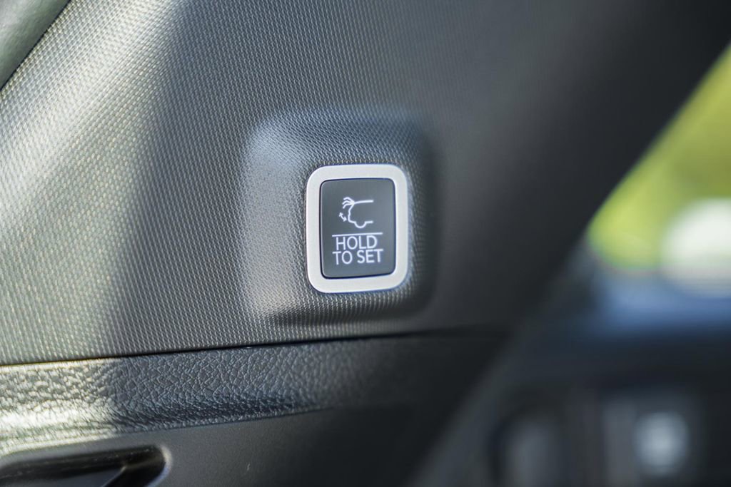 New 2025 Jeep Grand Cherokee Laredo X w/ Luxury Tech Group I image 11