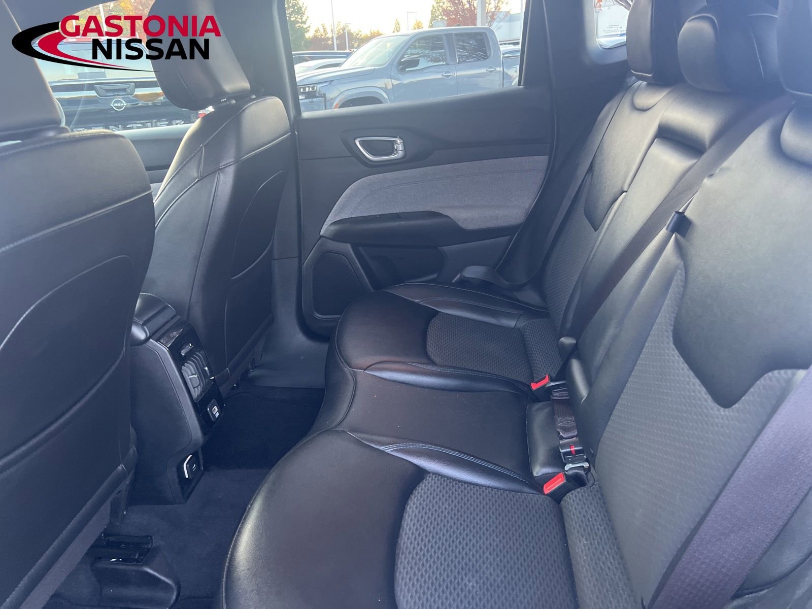 Used 2024 Jeep Compass Latitude image 35