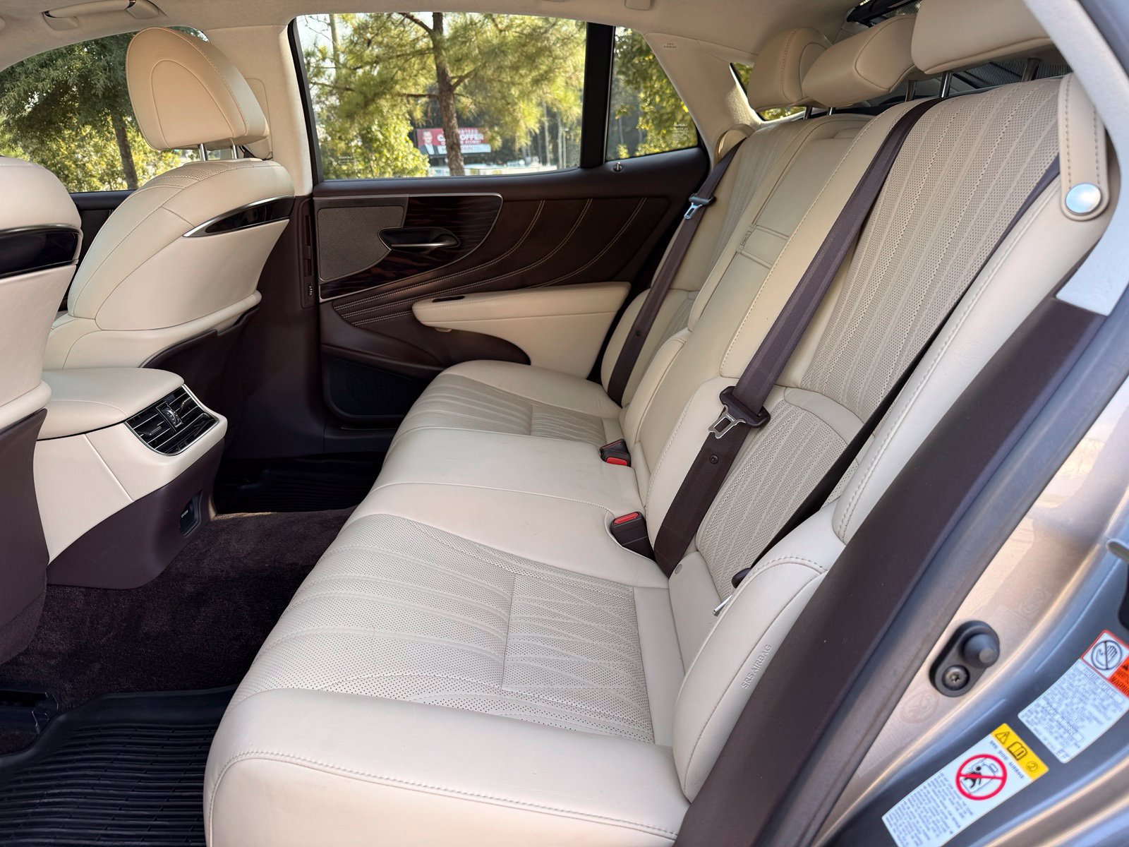 Used 2018 Lexus LS 500 w/ Interior Upgrade Package RWD image 39