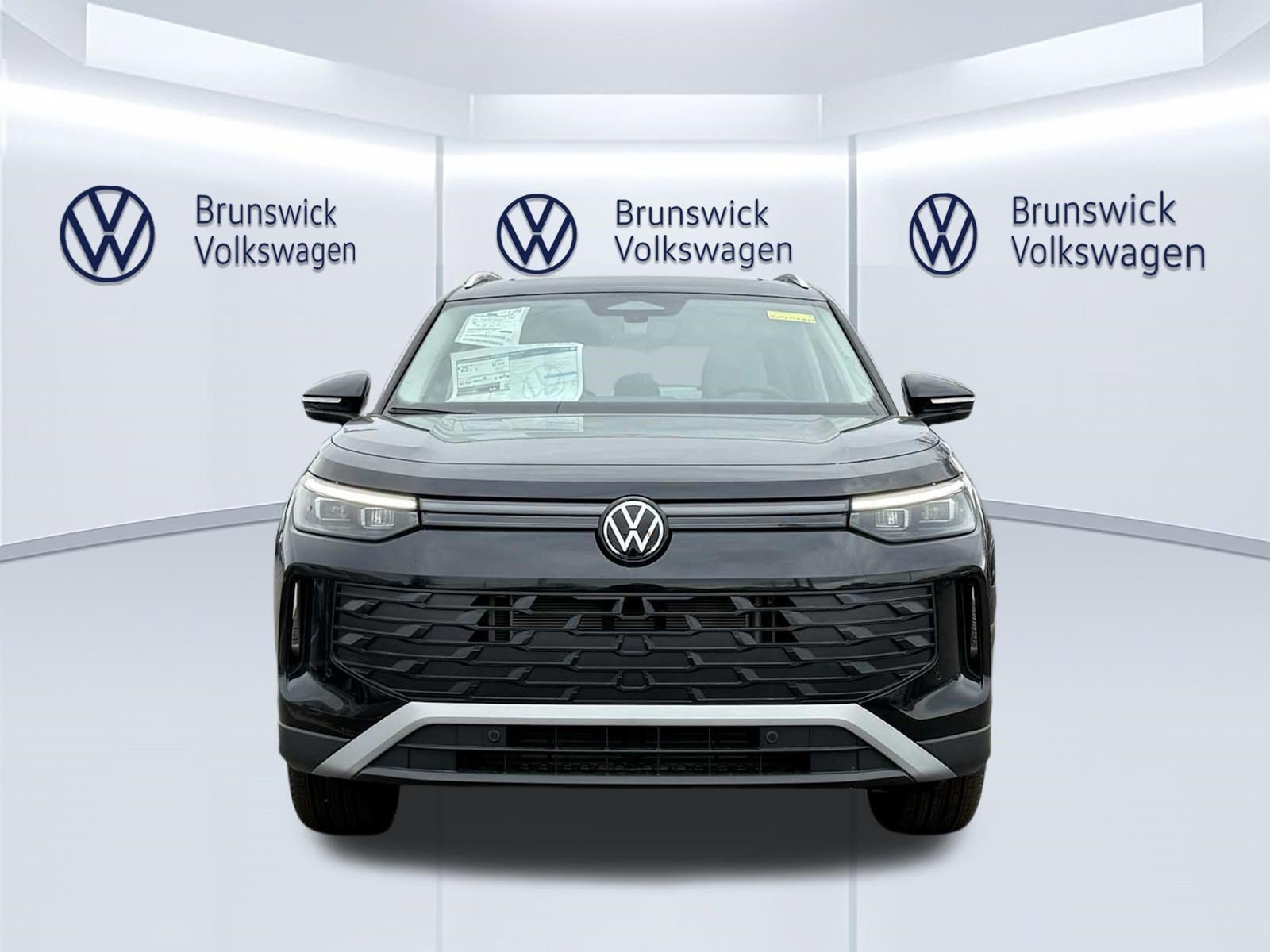 New 2026 Volkswagen Tiguan SE AWD/4WD image 2