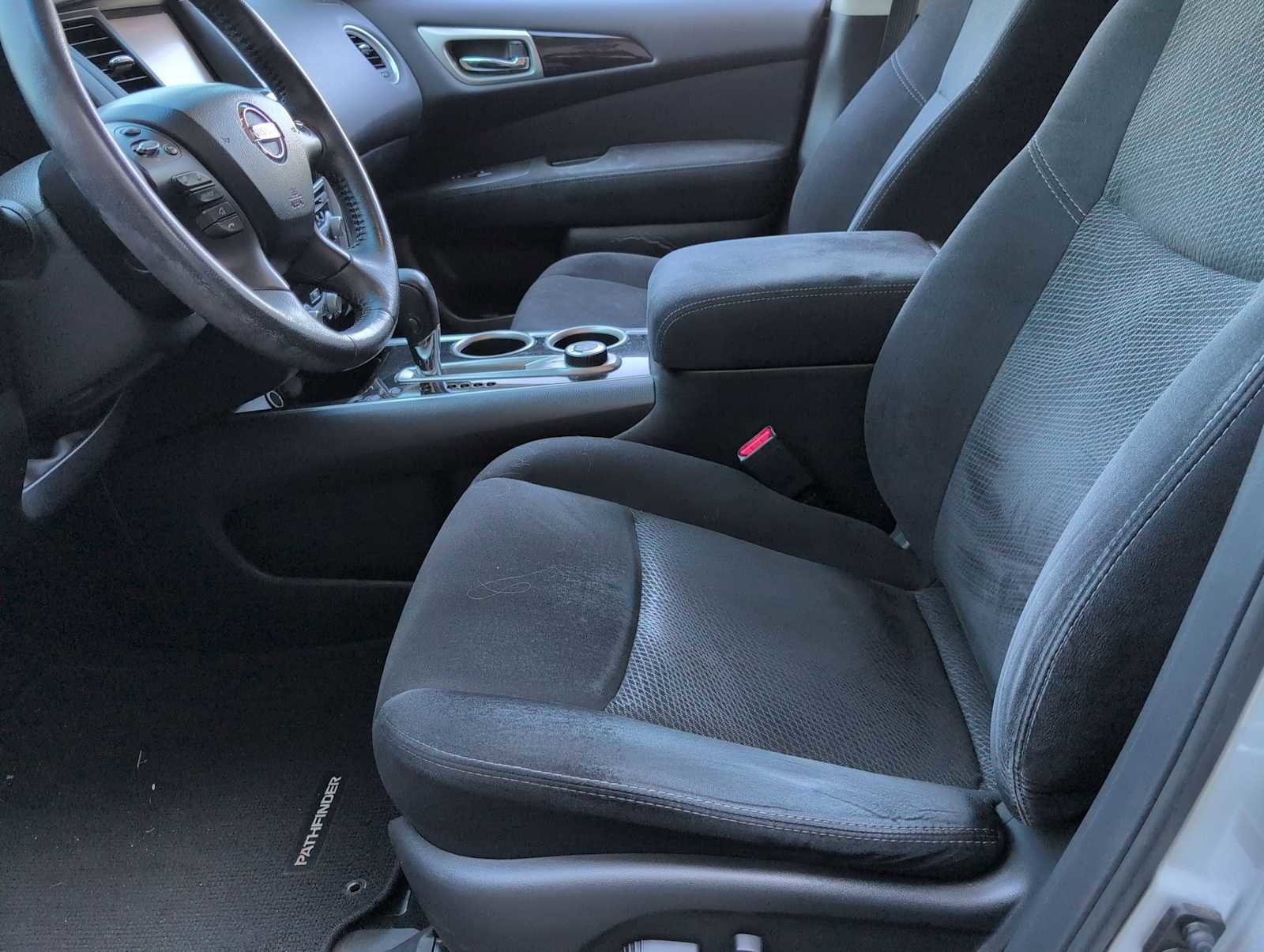 Used 2014 Nissan Pathfinder SV image 16