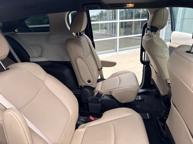 Used 2024 Toyota Sienna XLE w/ XLE Plus Package AWD/4WD image 24
