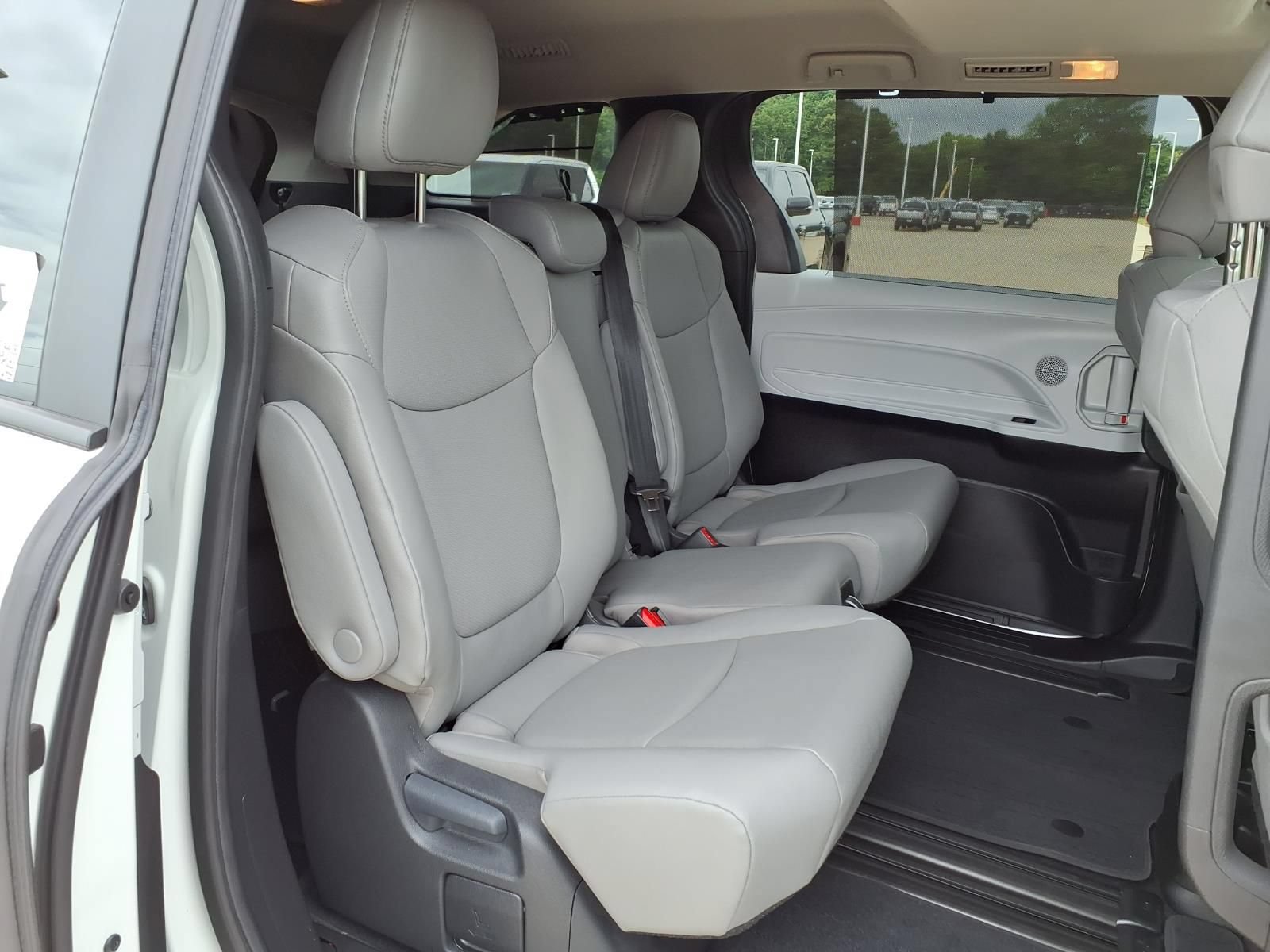 Certified 2026 Toyota Sienna XLE FWD image 21