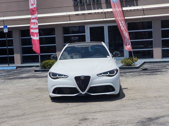 New 2024 Alfa Romeo Giulia Sprint RWD image 2