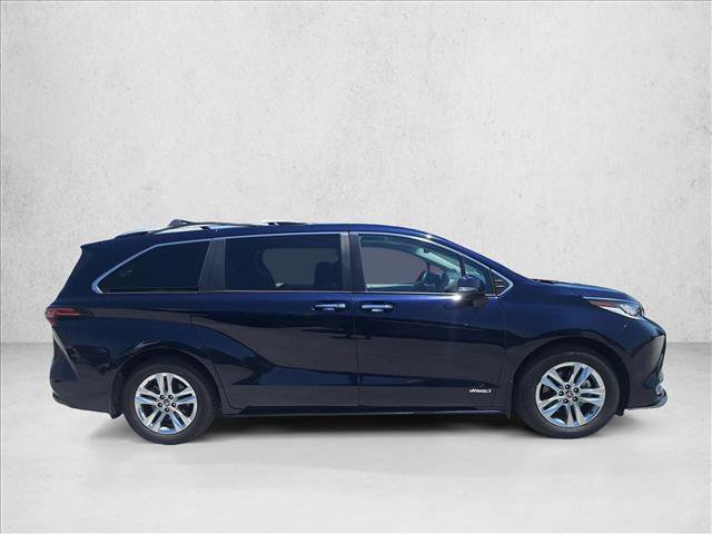 Certified 2021 Toyota Sienna Limited FWD image 4