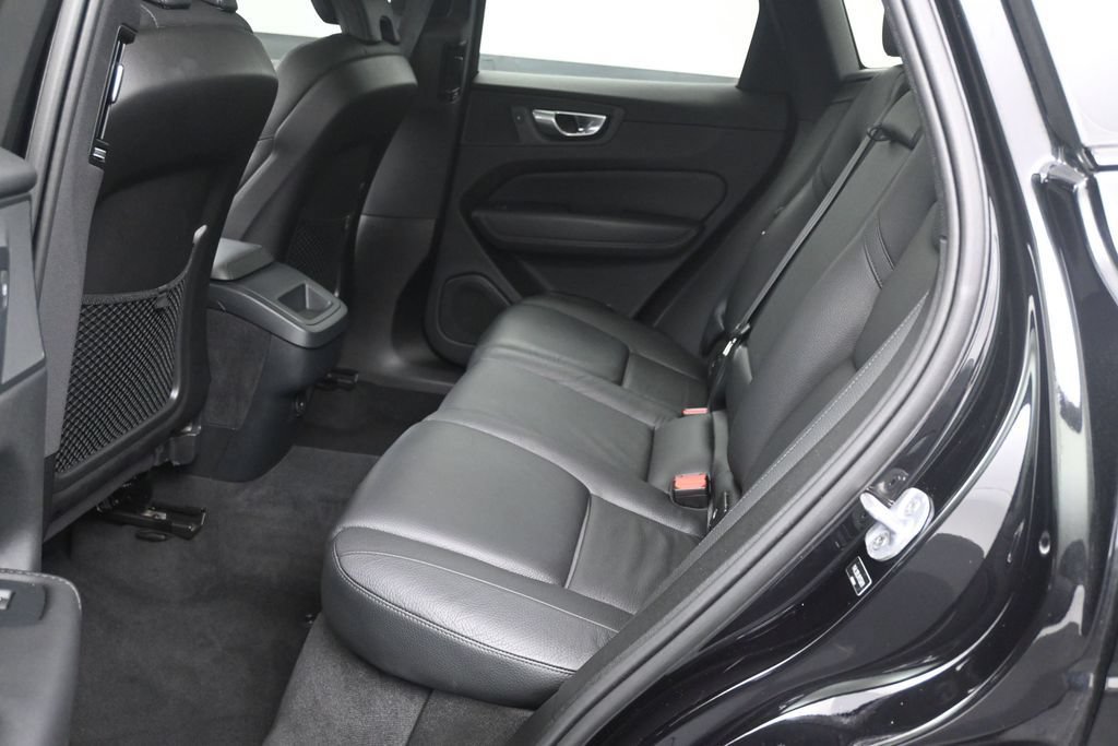 Certified 2024 Volvo XC60 B5 Plus w/ Protection Package Premier AWD/4WD image 15