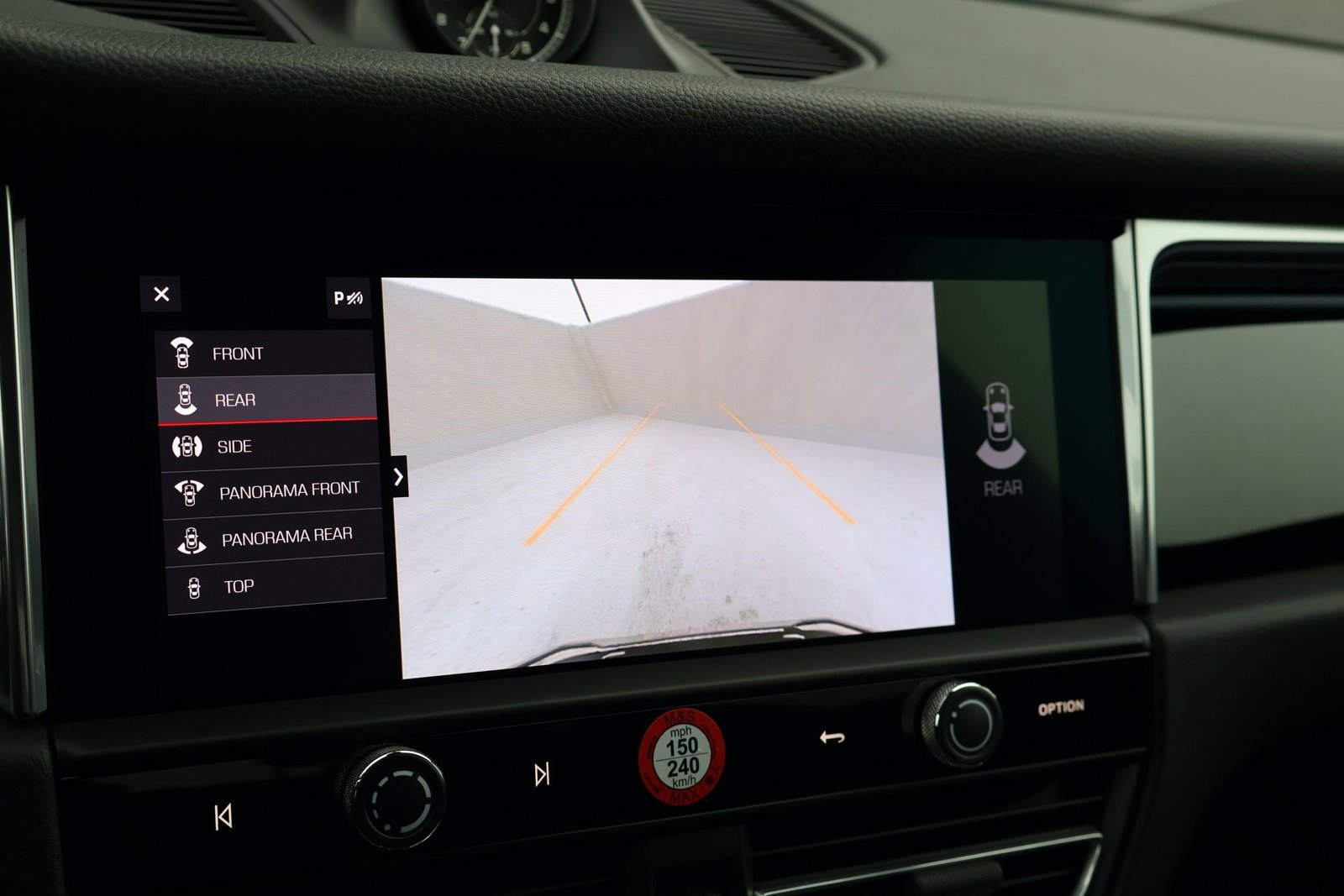 Certified 2025 Porsche Macan image 19