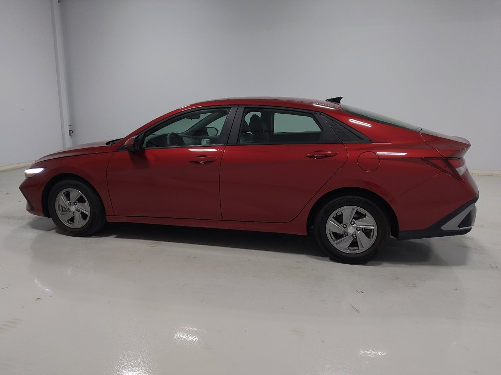 Used 2024 Hyundai Elantra SE FWD image 3