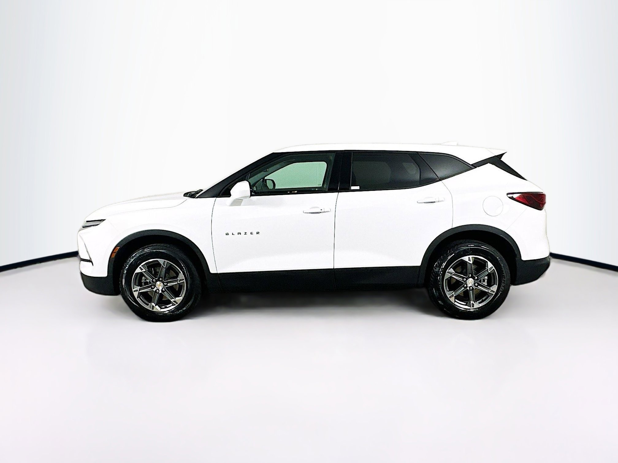 Used 2025 Chevrolet Blazer LT FWD image 4