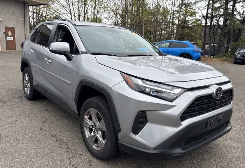 Used 2023 Toyota RAV4 XLE AWD/4WD image 3