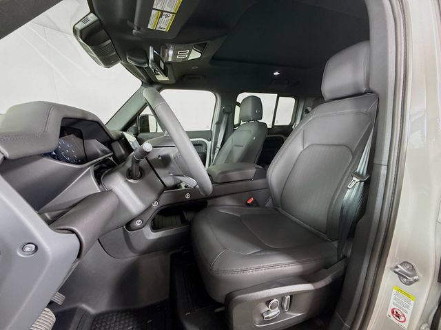 New 2026 Land Rover Defender 130 X-Dynamic SE AWD/4WD image 11